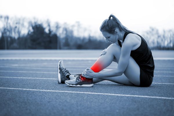 female-athlete-with-leg-pain